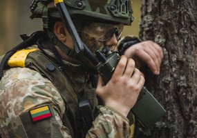 Aktyviojo rezervo kariai kartotinius mokymus užbaigė lauko taktikos pratybomis „Ulono skydas“ - 2