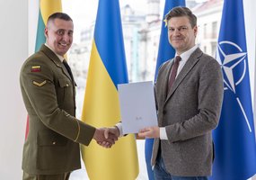 Lietuvos kariuomenės kariai apdovanoti už indėlį stiprinant radiacinės stebėsenos pajėgumus - 3