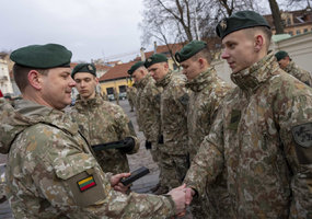 Pasveikinti ir apdovanoti iš misijos Kosove grįžę Lietuvos kariai - 3