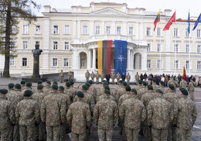 Pasveikinti ir apdovanoti iš misijos Kosove grįžę Lietuvos kariai - 5