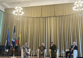 Gynybos štabo viršininkas dalyvavo trijų Baltijos valstybių kariuomenių atstovų diskusijoje - 2