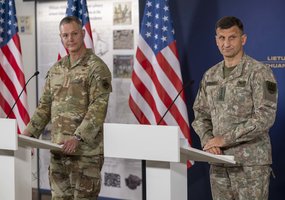 Lietuvoje aptarti iššūkių regione susirinko Šiaurės Europos kariuomenių vadai - 15