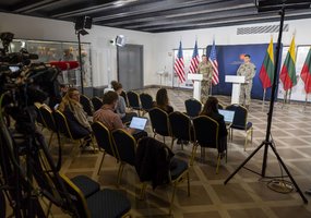 Lietuvoje aptarti iššūkių regione susirinko Šiaurės Europos kariuomenių vadai - 17
