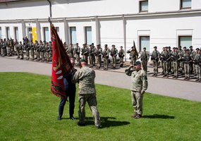 Karo komendantūrų valdybai įteikta vėliava – istorinis tęstinumo ir pasirengimo valstybės gynybai... - 4