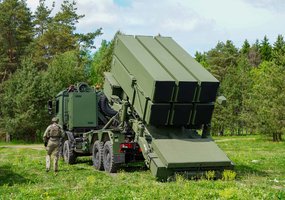 Lietuvos kariuomenės oro gynybos vienetai treniruojasi valdyti vieną moderniausių oro gynybos... - 1