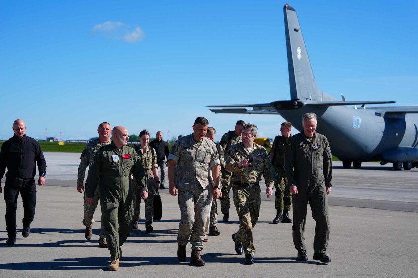  Lietuvoje lankosi NATO pajėgų Europoje vado pavaduotojas oro pajėgų maršalas seras Johnny Stringer