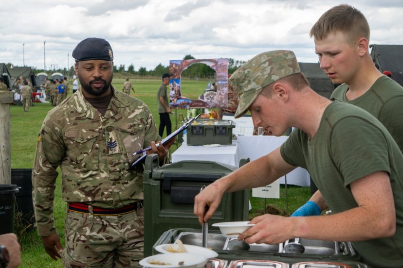 Logistikos valdybos virėjai pelnė aukštus įvertinimus tarptautinėse virėjų pratybose „Army...