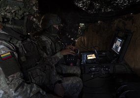 Karo inžinieriai išbando inovacijas: pirmą kartą tranšėjas kasa nuotoliniu būdu - 5