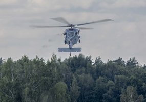 Lietuvos karinių oro pajėgų „Black Hawk“ įgulos pirmą kartą Lietuvoje surengė kovinio šaudymo... - 3