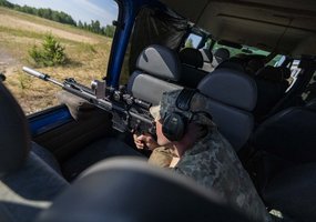 NATO šalių snaiperiai Lietuvoje varžosi dėl taikliausiojo titulo - 8