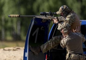NATO šalių snaiperiai Lietuvoje varžosi dėl taikliausiojo titulo - 10