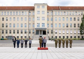 Lietuvos kariuomenės vadas oficialiu vizitu lankėsi Vokietijoje: sutarta dėl Lietuvos gelbėtojų... - 1