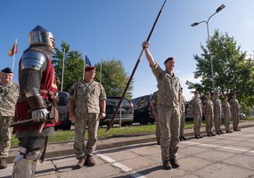 Krašto apsaugos savanorių pajėgų vyriausiajam puskarininkiui įteiktas spontonas - 5
