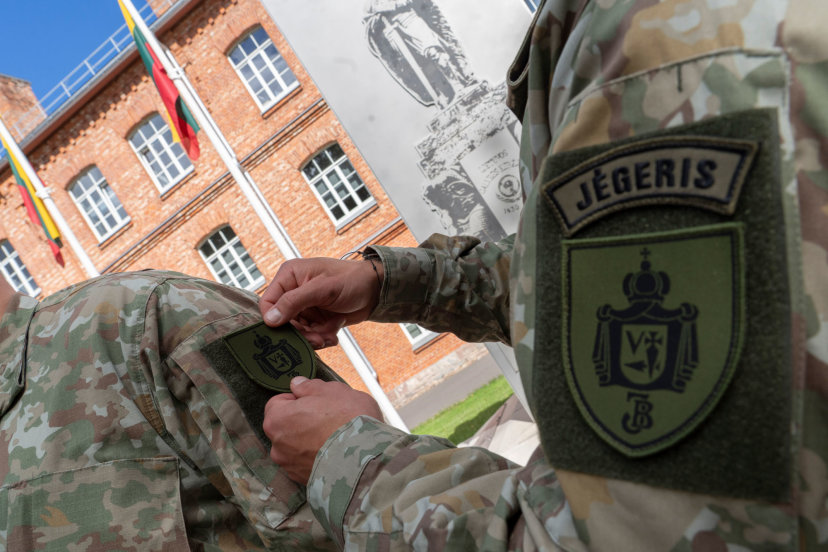 Daugiau nei 280 jaunuolių pradėjo privalomąją pradinę karo tarnybą, tarp jų – pirmieji...