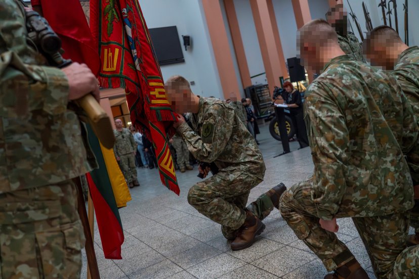 SOP privalomosios pradinės karo tarnybos kariai prisiekė tarnauti Lietuvos Respublikai 