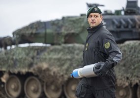 Pirmosios Lietuvos tankų įgulos atliko tankų „Leopard“ užtaisymą ir kovinius šaudymus  - 8