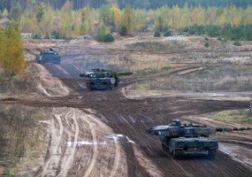 Pirmosios Lietuvos tankų įgulos atliko tankų „Leopard“ užtaisymą ir kovinius šaudymus  - 9