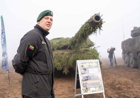 Pirmosios Lietuvos tankų įgulos atliko tankų „Leopard“ užtaisymą ir kovinius šaudymus  - 1