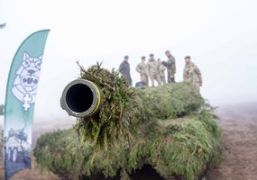 Pirmosios Lietuvos tankų įgulos atliko tankų „Leopard“ užtaisymą ir kovinius šaudymus  - 2