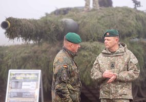 Pirmosios Lietuvos tankų įgulos atliko tankų „Leopard“ užtaisymą ir kovinius šaudymus  - 3