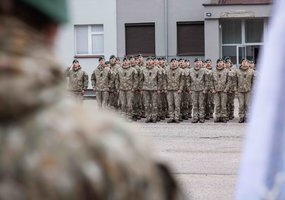 Iš tarptautinės operacijos Kosove grįžo Lietuvos kariai – jiems įteikti apdovanojimai - 1